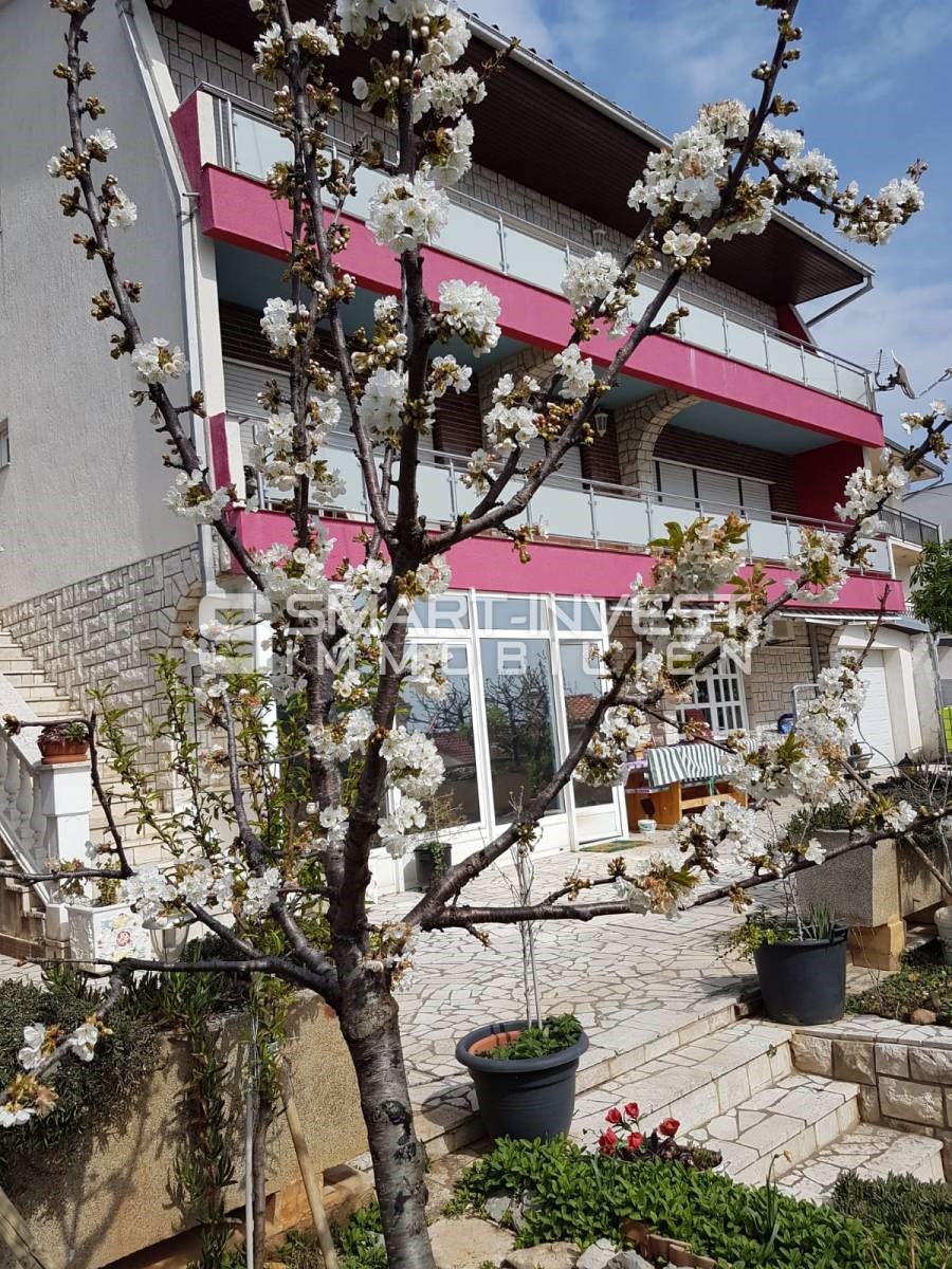 NOVI VINODOLSKI, House of 420 m2 with sea view, near the sea!