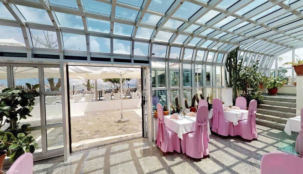 PAG - VODICE, hotel fronte mare con ristorante, opportunità di investimento!
