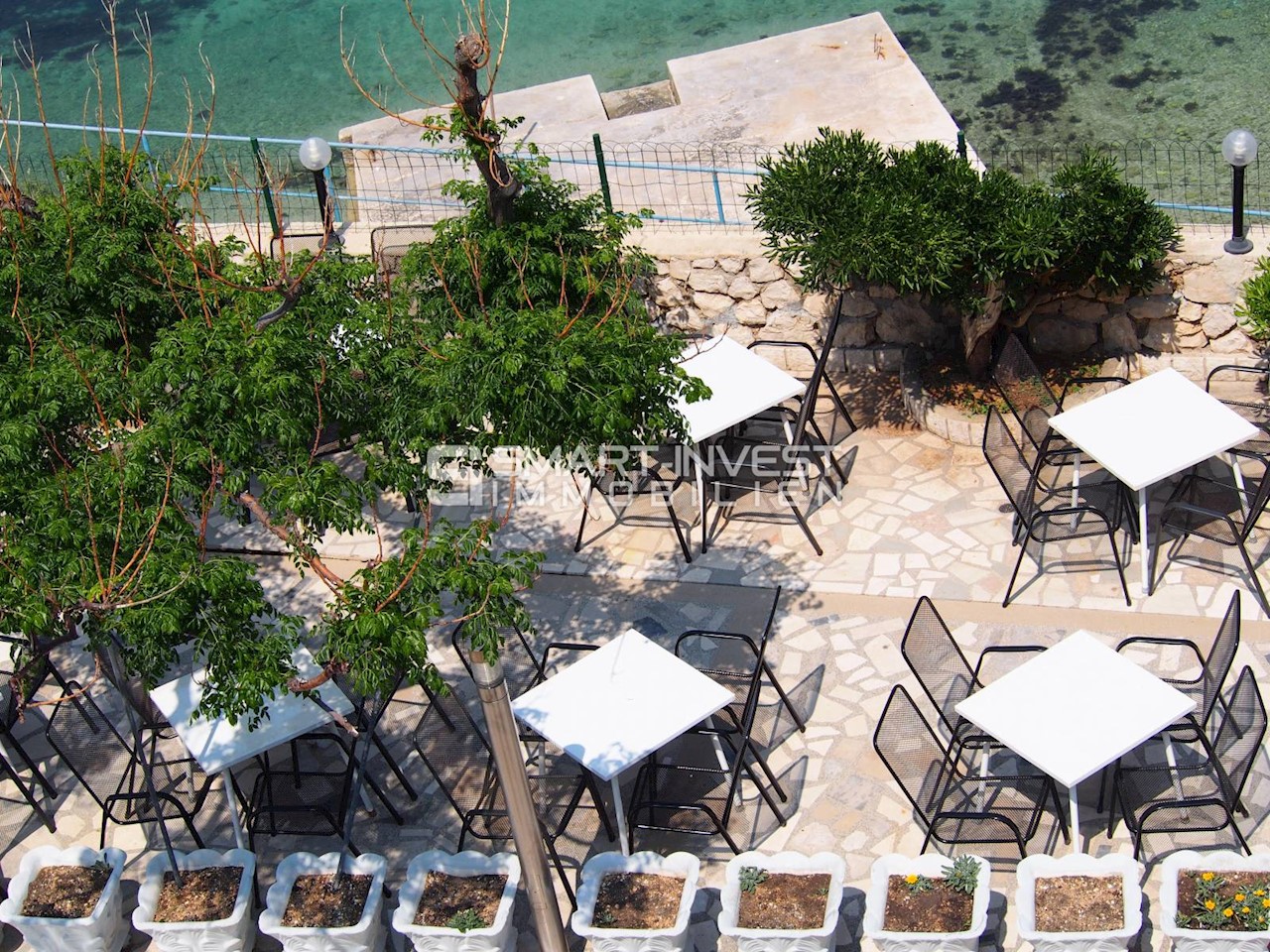 PAG - VODICE, hotel fronte mare con ristorante, opportunità di investimento!