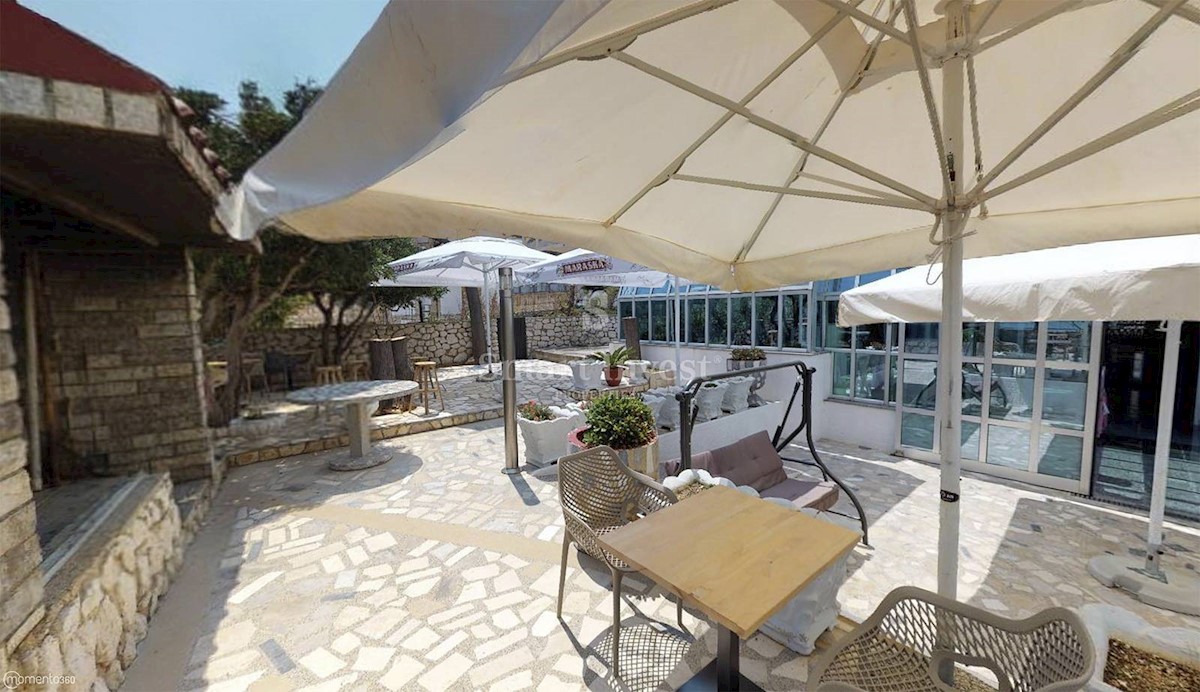 PAG - VODICE, hotel fronte mare con ristorante, opportunità di investimento!