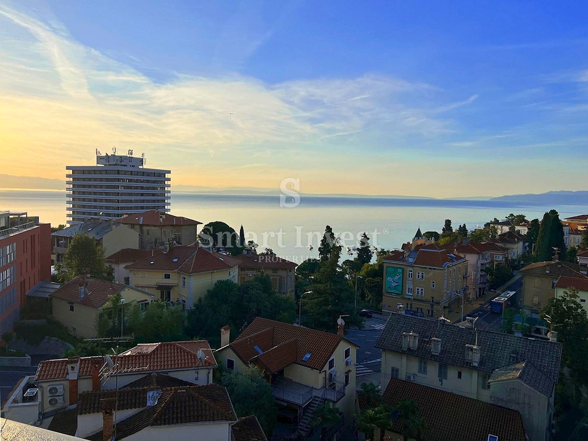 OPATIJA - CENTER, EXCLUSIVE 2-BEDROOMS APARTMENT WITH GARAGE AND SEA VIEW