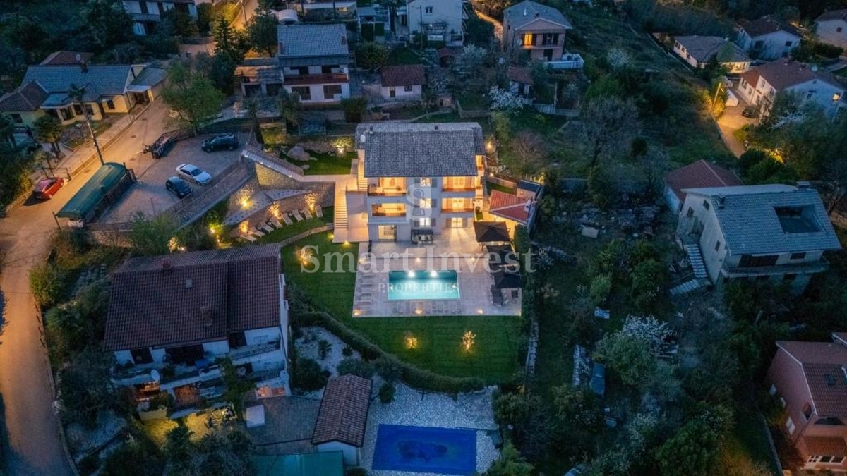ABBAZIA - POBRI, Villa di lusso con piscina e vista mare, in vendita