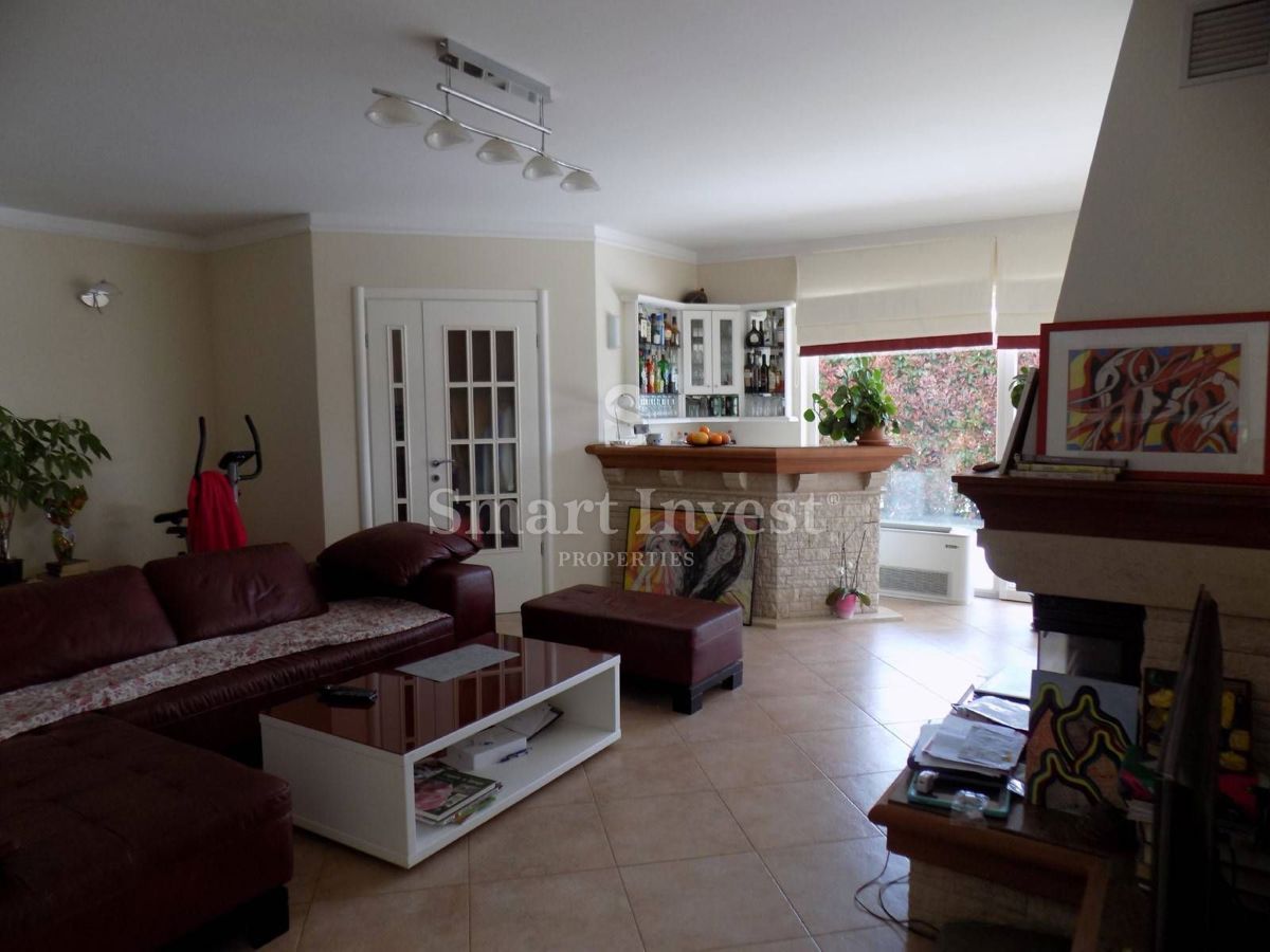 LOVRAN, Casa di 350 m2 con piscina, vicino al mare, in vendita