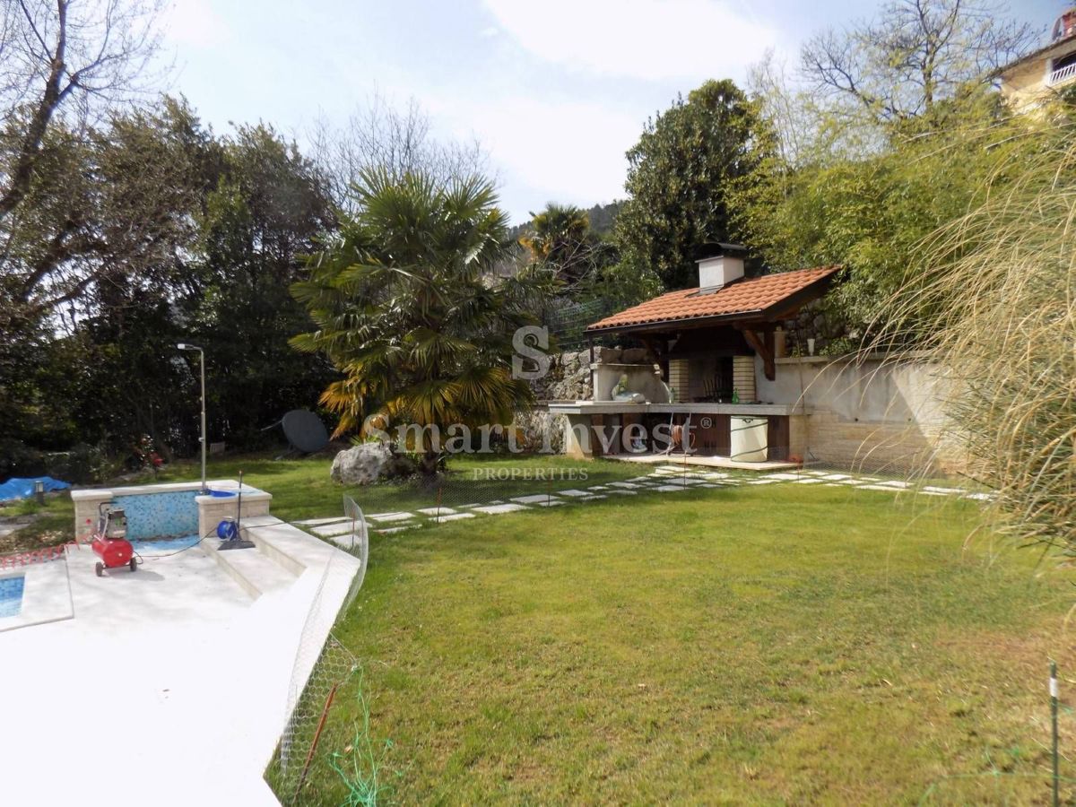 LOVRAN, Casa di 350 m2 con piscina, vicino al mare, in vendita