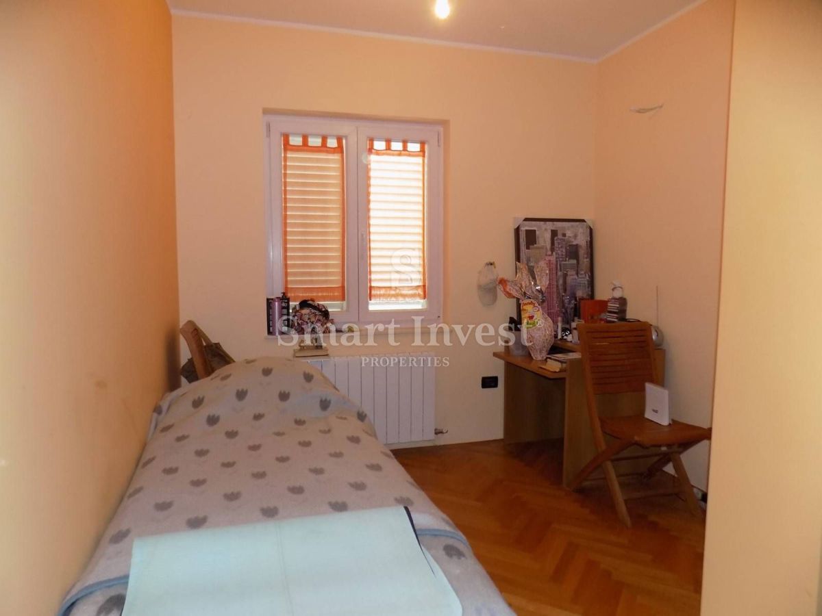 LOVRAN, Casa di 350 m2 con piscina, vicino al mare, in vendita