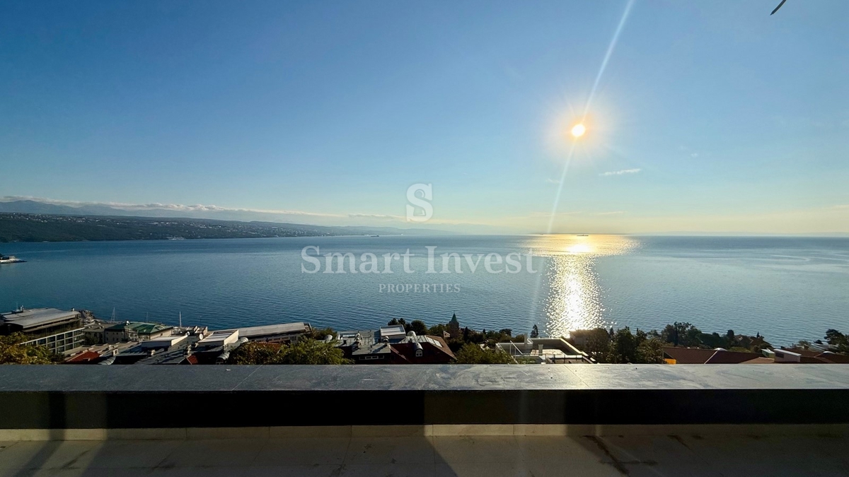 OPATIJA, attico con 3 camere da letto con vista mare e garage (A9)
