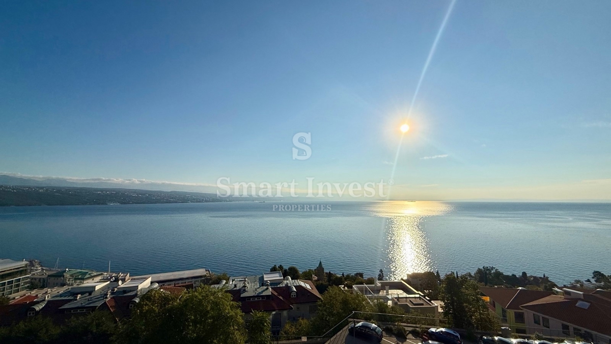 OPATIJA, attico con 3 camere da letto con vista mare e garage (A9)