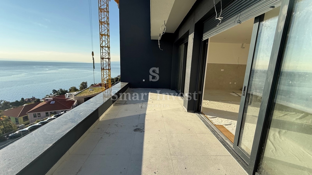 OPATIJA, attico con 3 camere da letto con vista mare e garage (A9)
