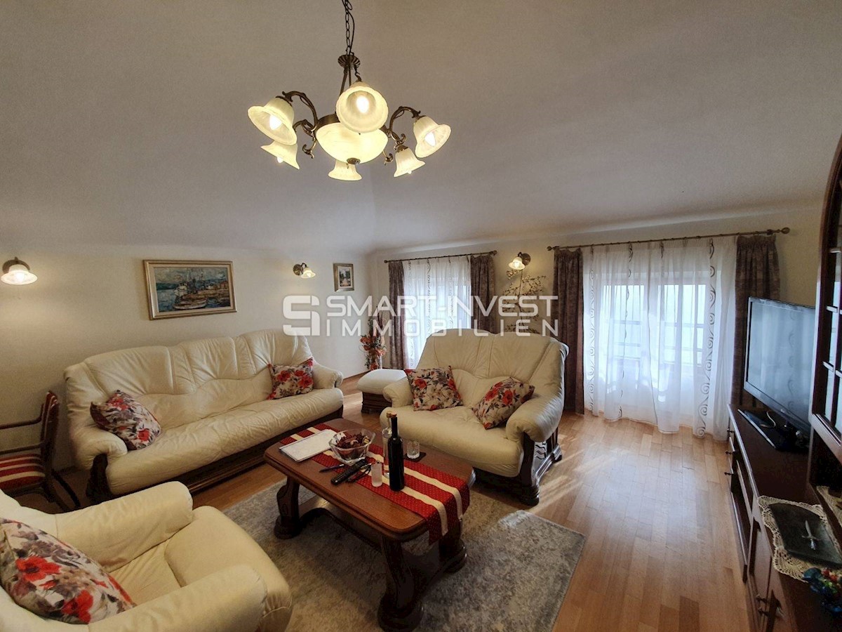 OPATIJA, Apartment of 120m2 with a sea view and 2 parking places