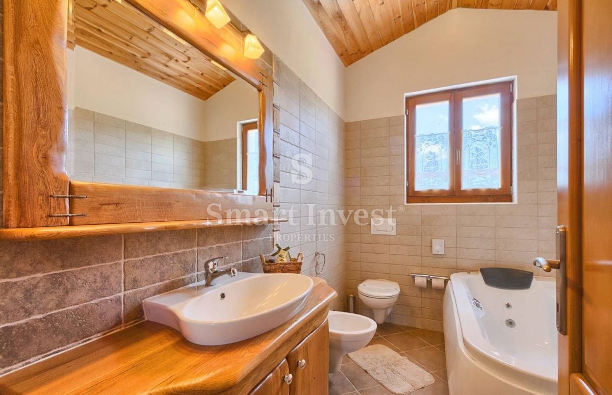 CENTRAL ISTRIA - PAZIN, Beautiful 4-bedrooms villa with pool