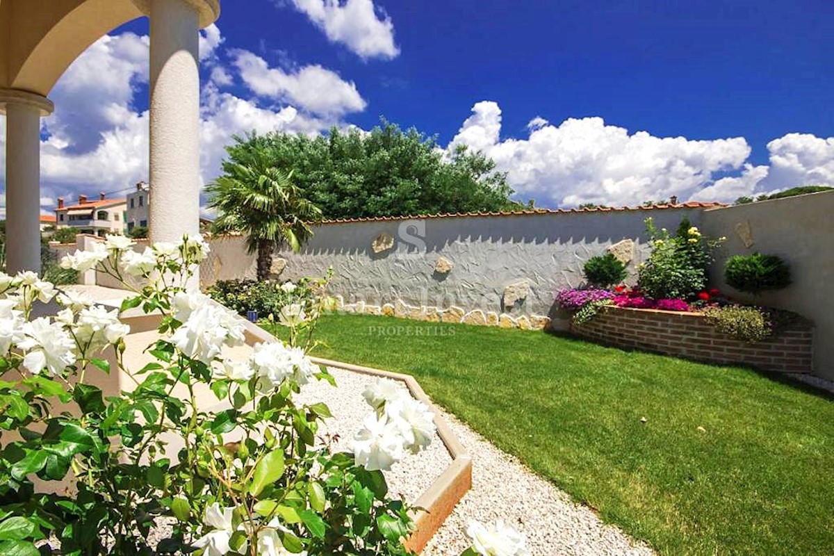 POREČ vicinity, LUXURY VILLA WITH POOL AND SEA VIEW