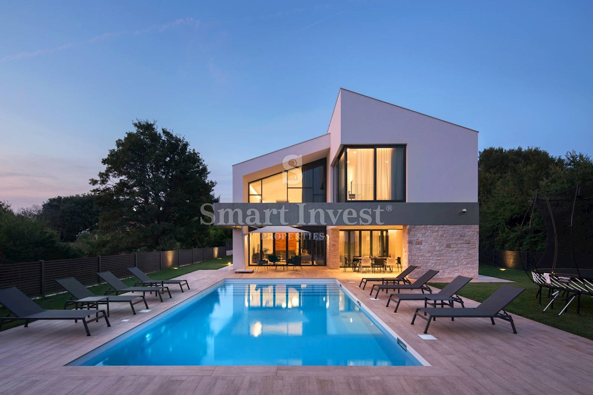 ISTRIA - MEDULIN, LUXURY VILLA WITH POOL, 2 km to the sea