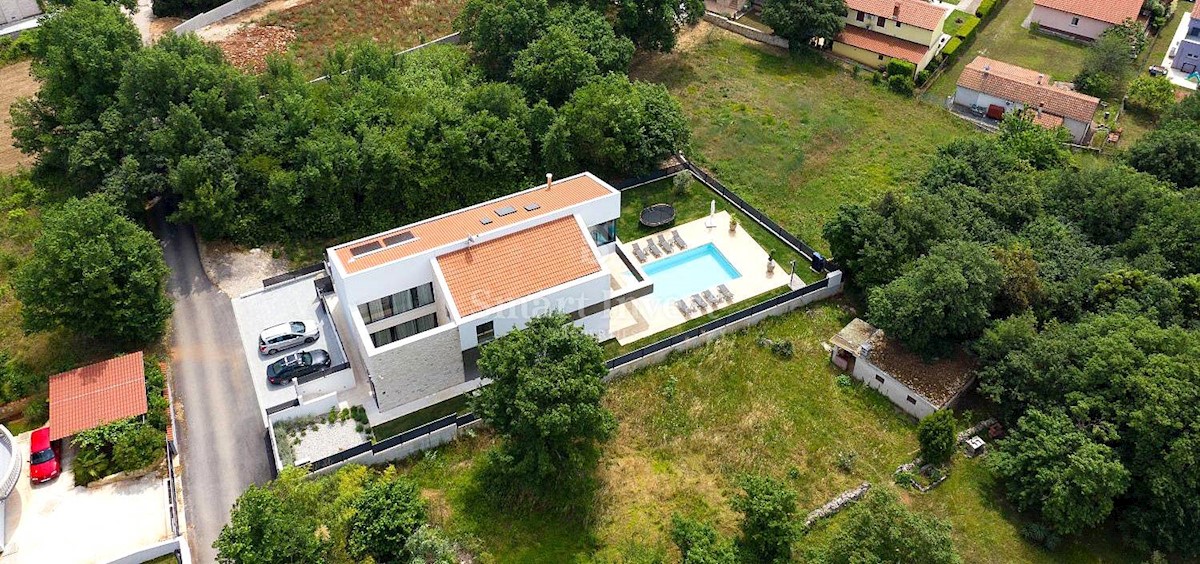 ISTRIA - MEDULIN, LUXURY VILLA WITH POOL, 2 km to the sea