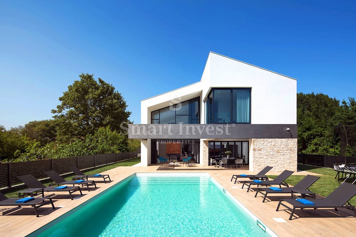 ISTRIA - MEDULIN, LUXURY VILLA WITH POOL, 2 km to the sea