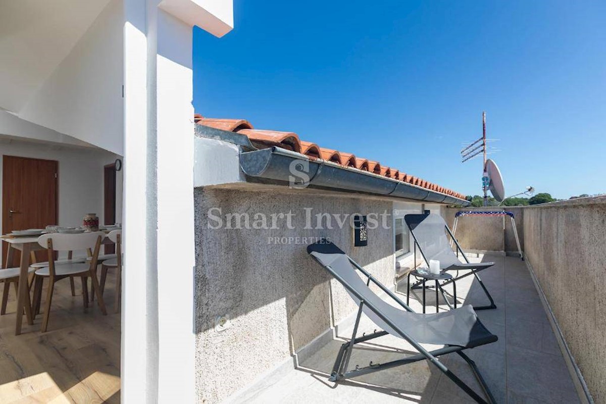 POREČ vicinity, DETACHED HOUSE WITH 3 APP AND POOL, 4 km to the sea