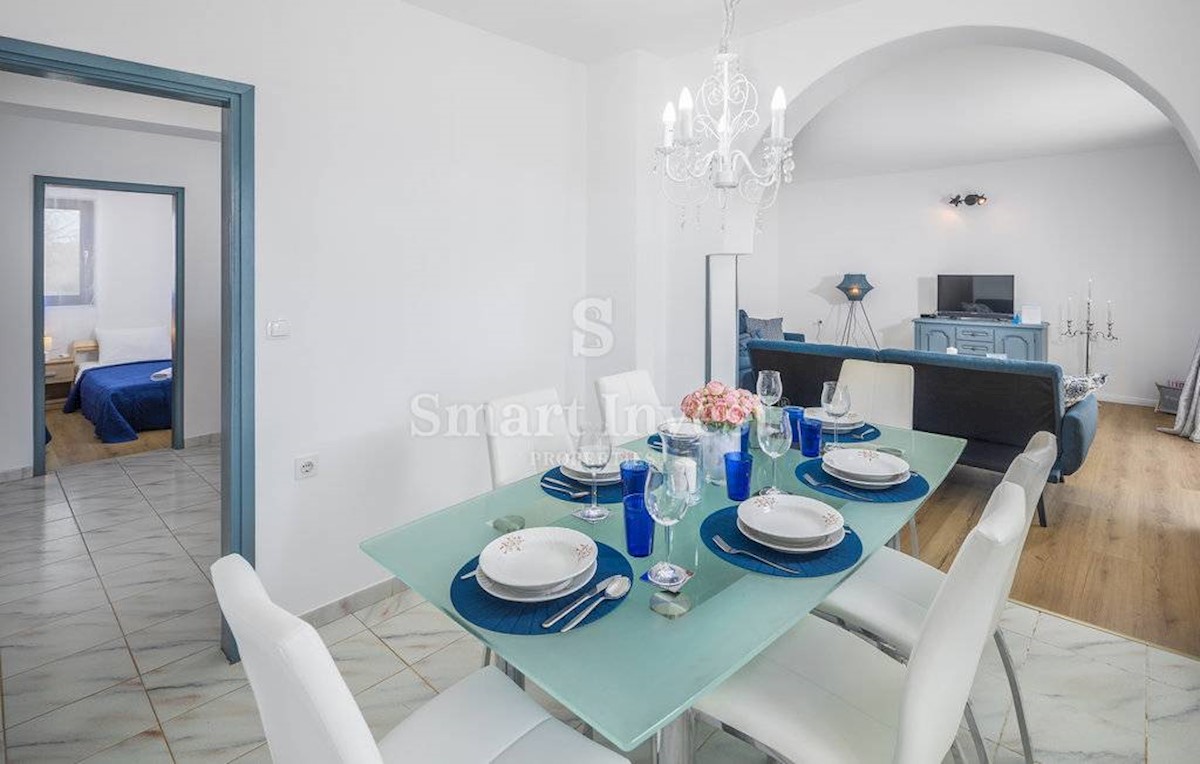 POREČ vicinity, DETACHED HOUSE WITH 3 APP AND POOL, 4 km to the sea