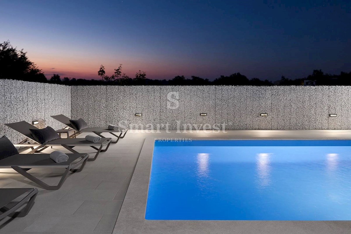 ISTRIA - SVETVINČENAT, MODERN VILLA WITH POOL ON A QUIET LOCATION 