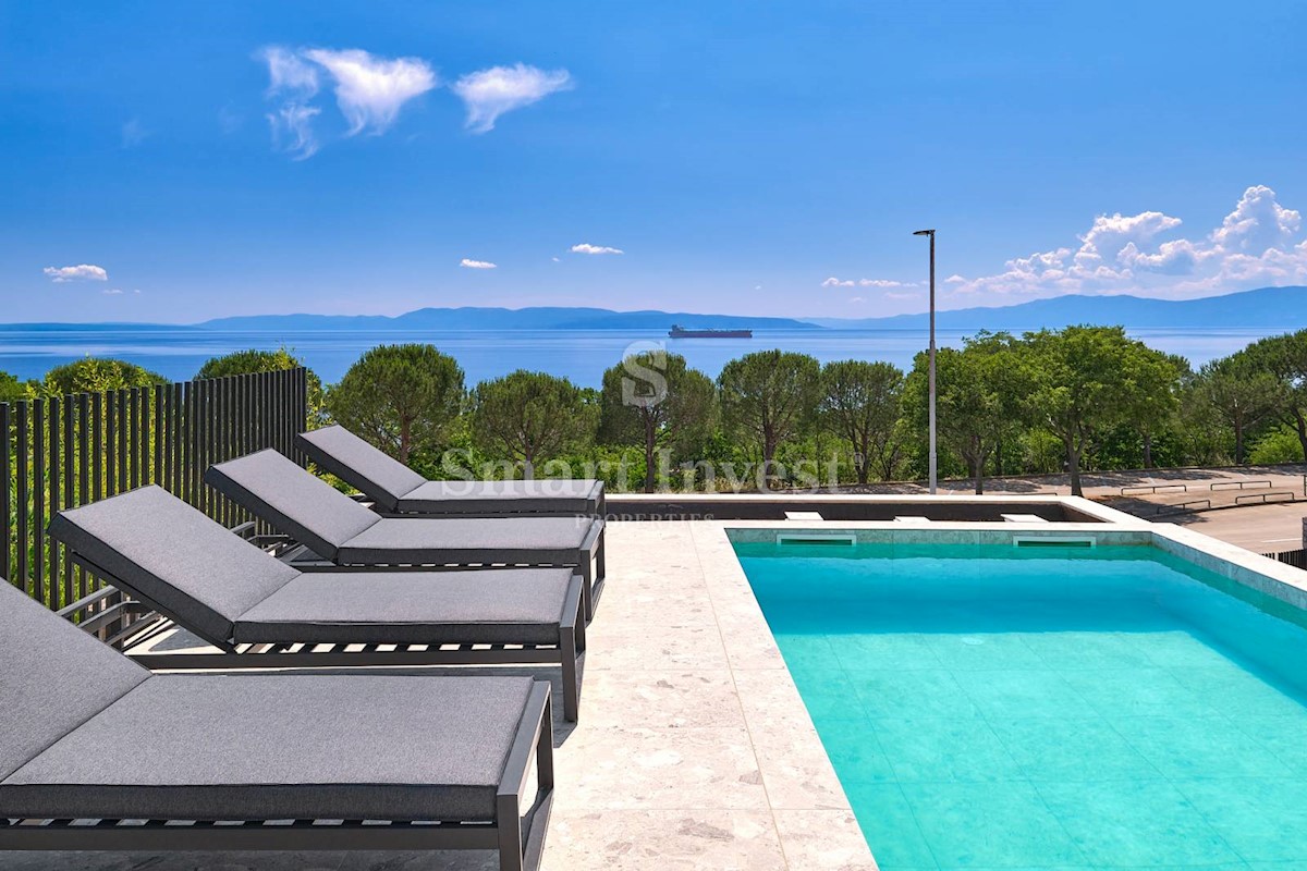 RIJEKA - KOSTRENA, Villa di lusso con piscina a 150 m dal mare e dalle spiagge!