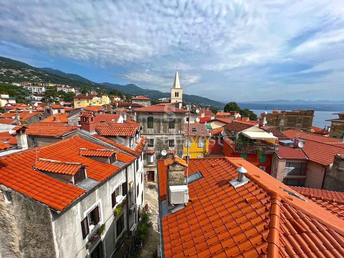 LAURANA - CENTAR, parte di casa con vista mare, 50 m dal mare