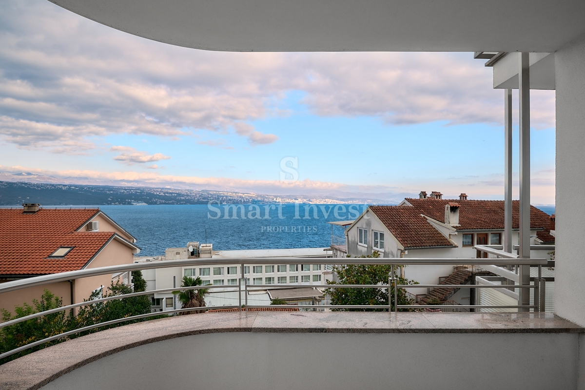 ABBAZIA, appartamento trilocale con vista mare e garage