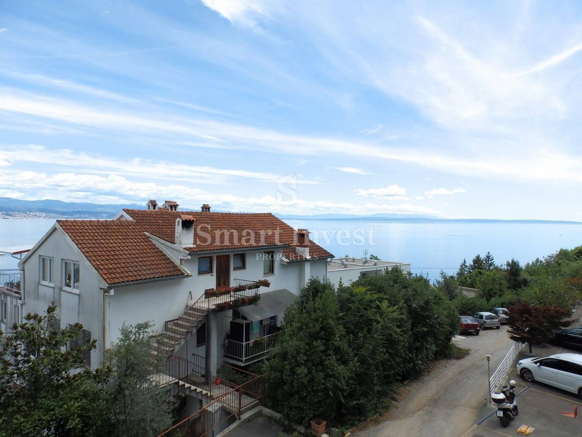ABBAZIA, appartamento trilocale con vista mare e garage