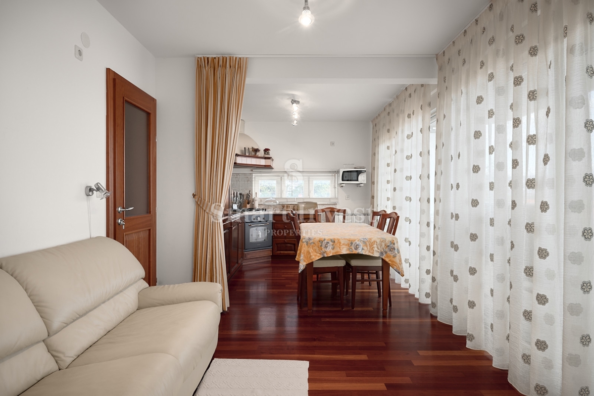 ABBAZIA, appartamento trilocale con vista mare e garage