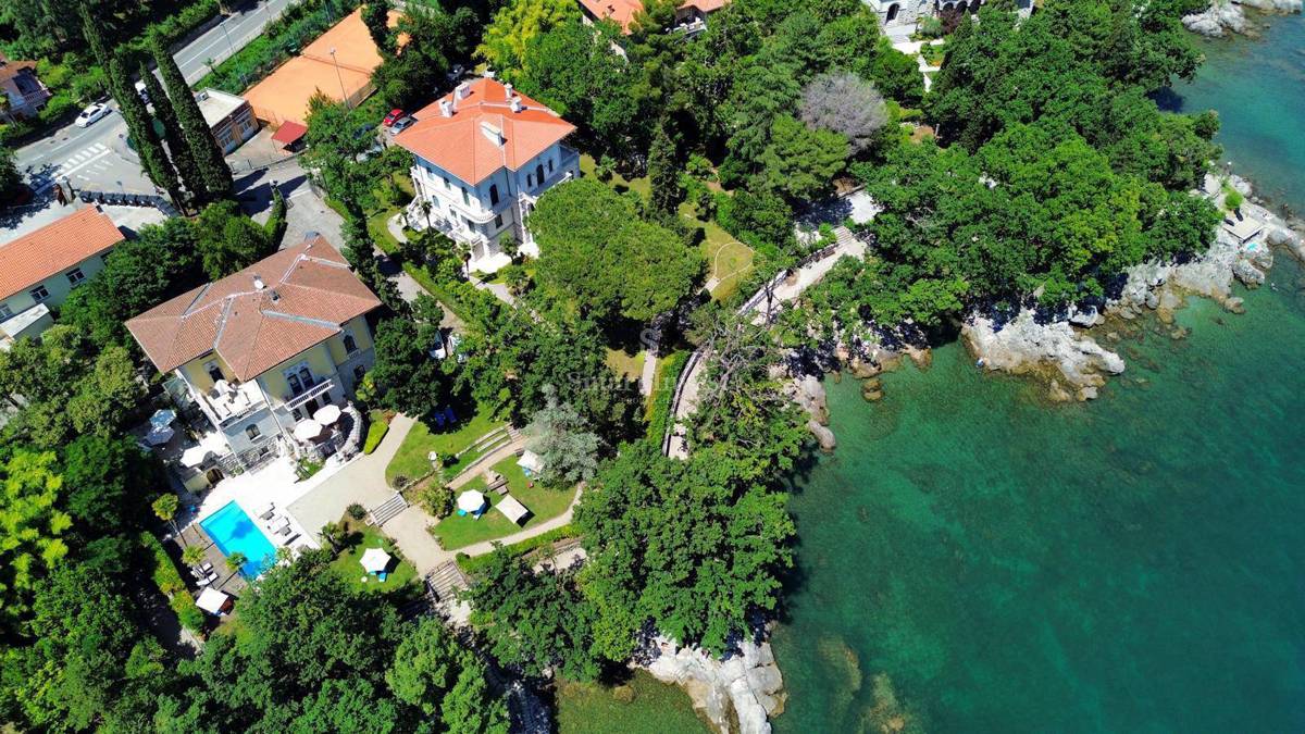 ABBAZIA, villa austro-ungarica ristrutturata fronte mare