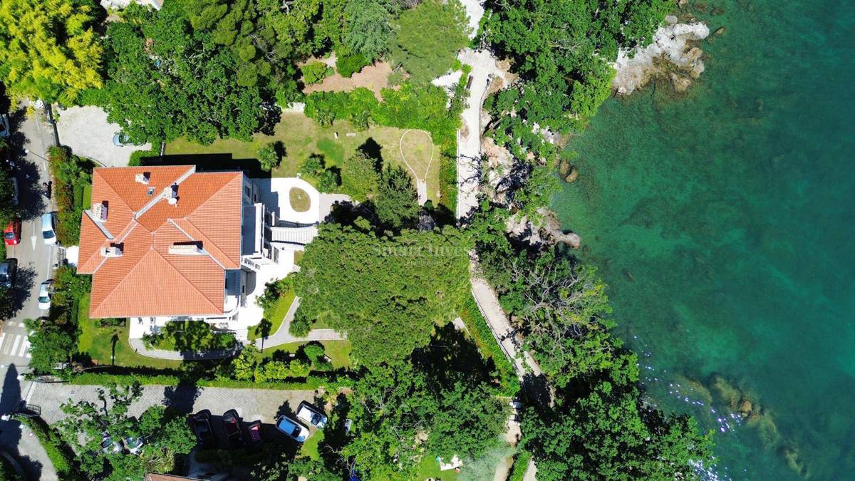 ABBAZIA, villa austro-ungarica ristrutturata fronte mare
