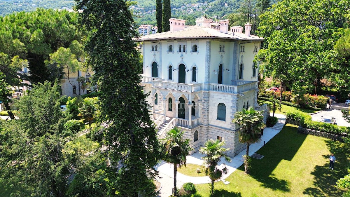 ABBAZIA, villa austro-ungarica ristrutturata fronte mare