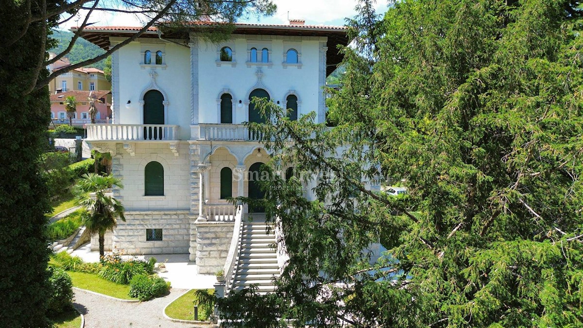 ABBAZIA, villa austro-ungarica ristrutturata fronte mare