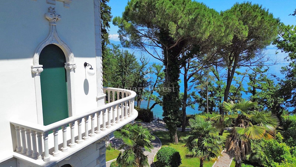 ABBAZIA, villa austro-ungarica ristrutturata fronte mare