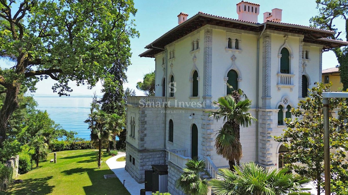 ABBAZIA, villa austro-ungarica ristrutturata fronte mare