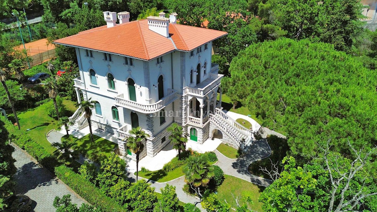 ABBAZIA, villa austro-ungarica ristrutturata fronte mare