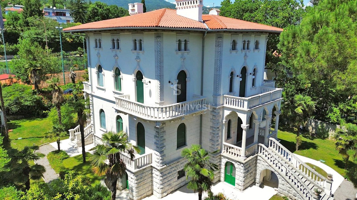 ABBAZIA, villa austro-ungarica ristrutturata fronte mare