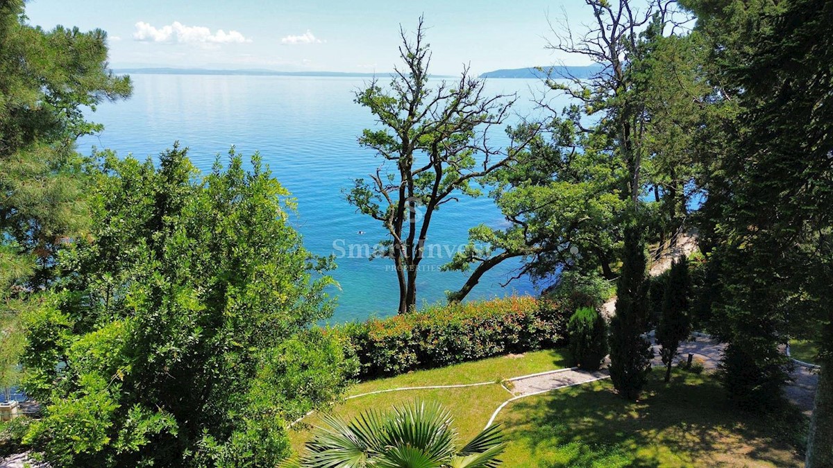 ABBAZIA, villa austro-ungarica ristrutturata fronte mare