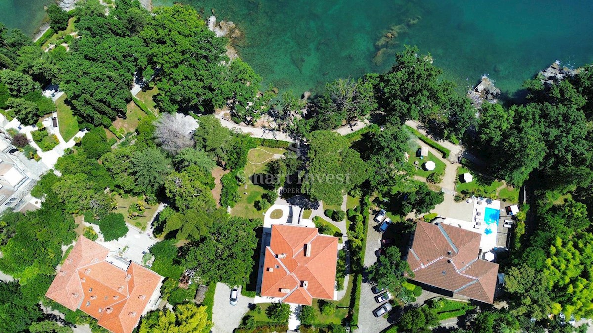 ABBAZIA, villa austro-ungarica ristrutturata fronte mare