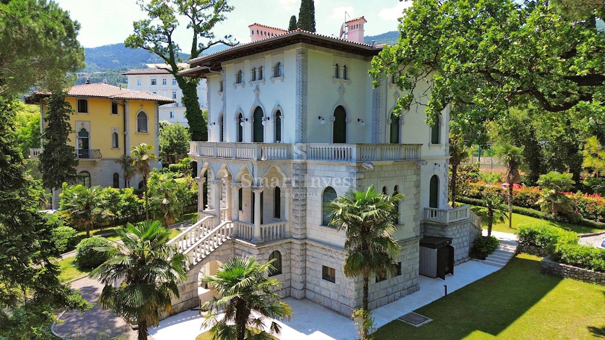 ABBAZIA, villa austro-ungarica ristrutturata fronte mare