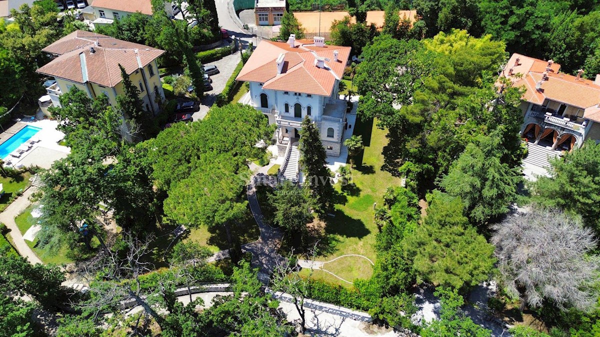 ABBAZIA, villa austro-ungarica ristrutturata fronte mare