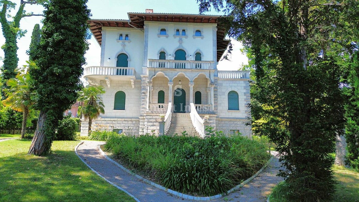 ABBAZIA, villa austro-ungarica ristrutturata fronte mare