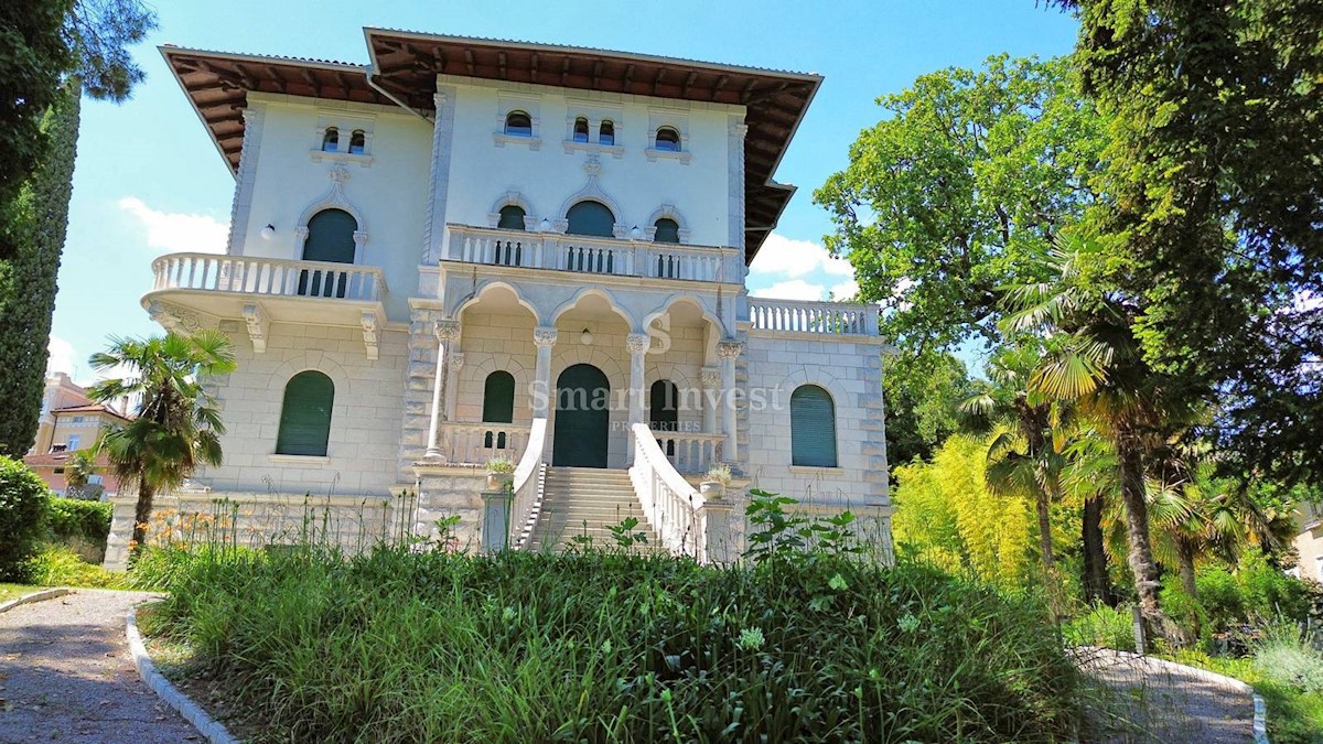 ABBAZIA, villa austro-ungarica ristrutturata fronte mare