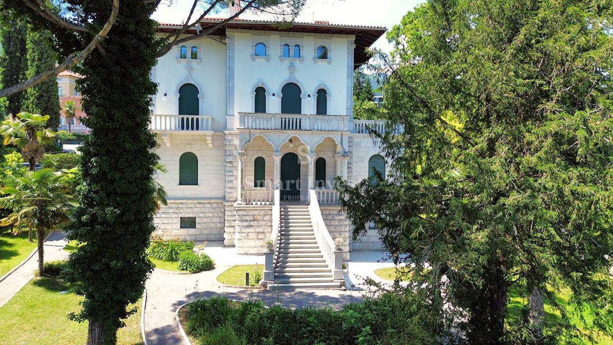 ABBAZIA, villa austro-ungarica ristrutturata fronte mare