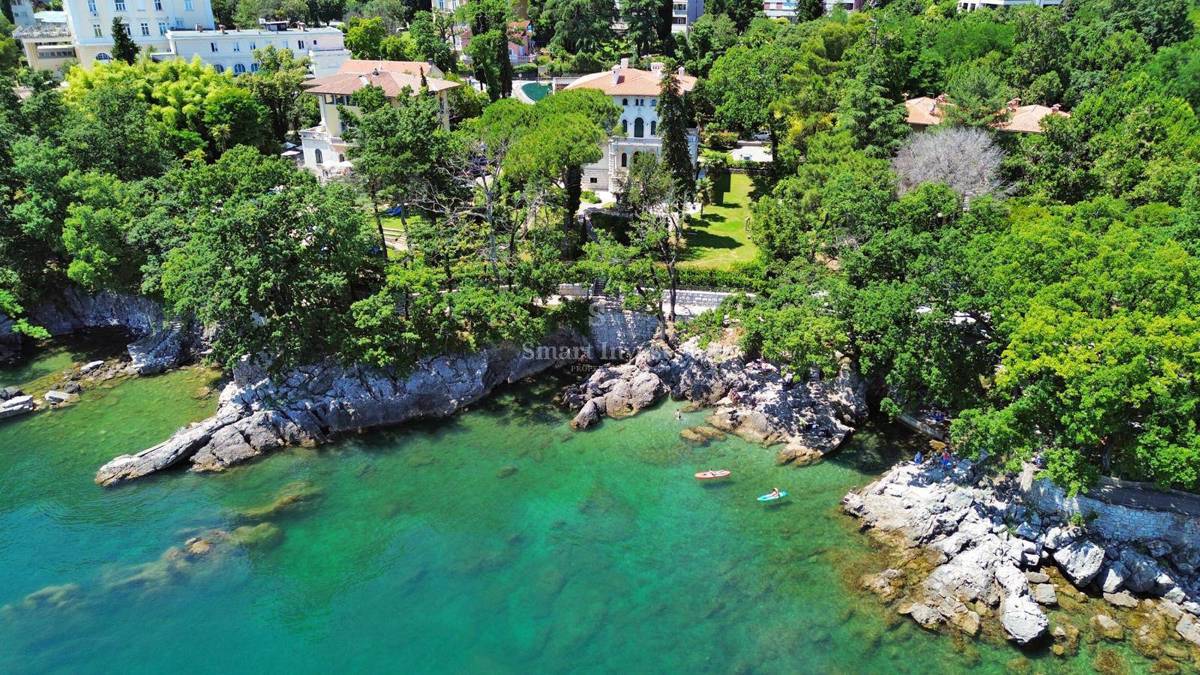 ABBAZIA, villa austro-ungarica ristrutturata fronte mare