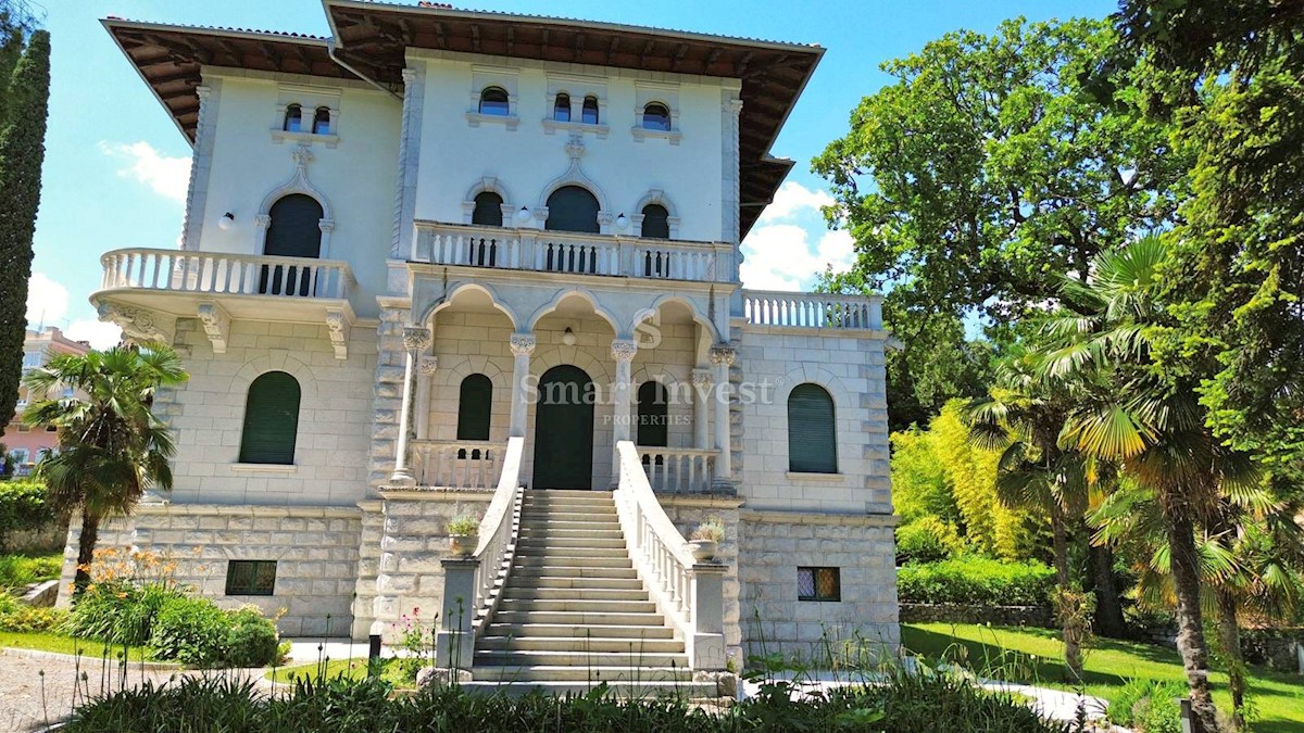 ABBAZIA, villa austro-ungarica ristrutturata fronte mare