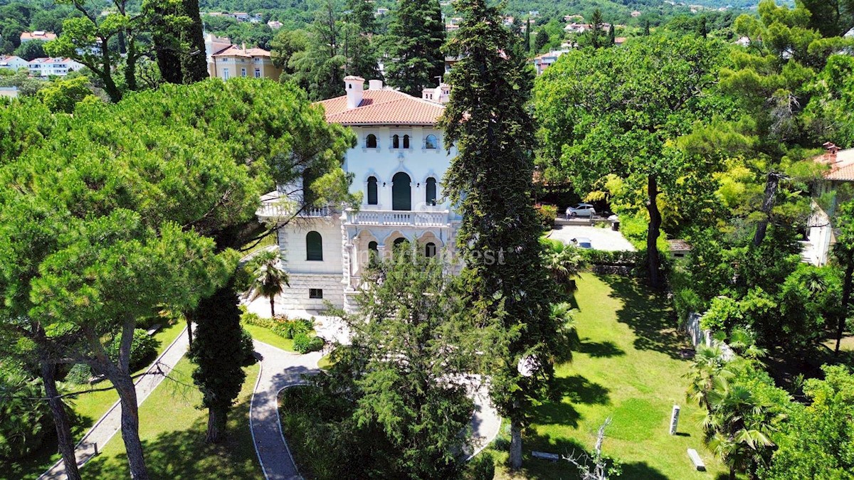 ABBAZIA, villa austro-ungarica ristrutturata fronte mare