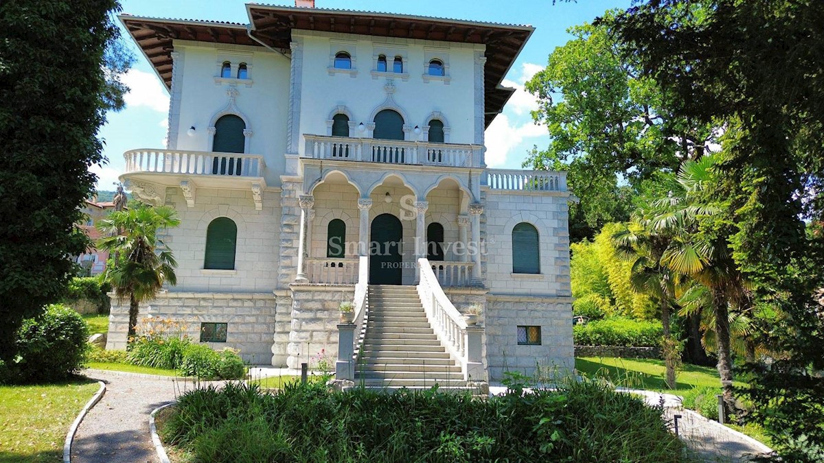 ABBAZIA, villa austro-ungarica ristrutturata fronte mare