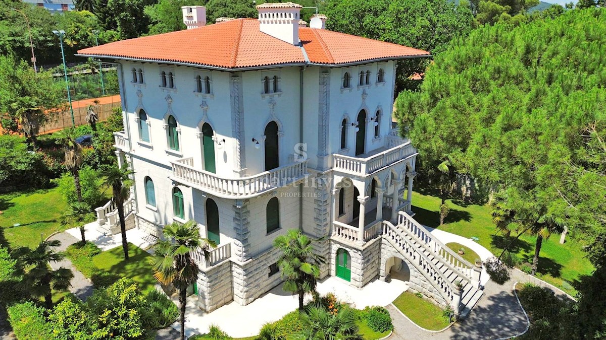 ABBAZIA, villa austro-ungarica ristrutturata fronte mare