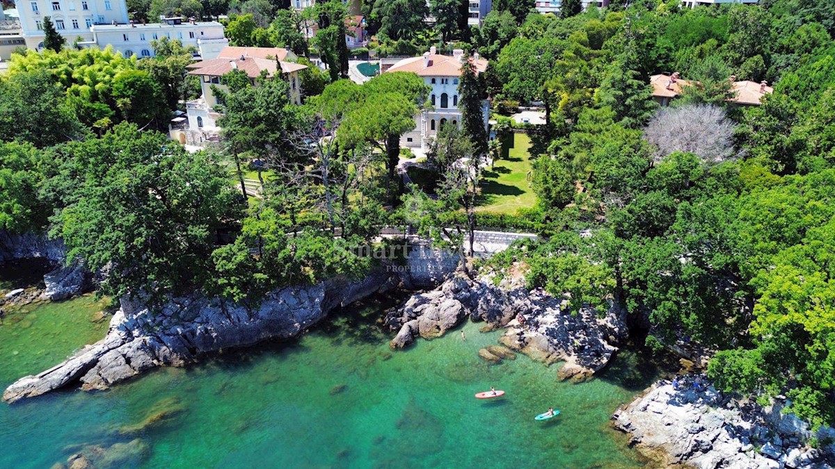 ABBAZIA, villa austro-ungarica ristrutturata fronte mare