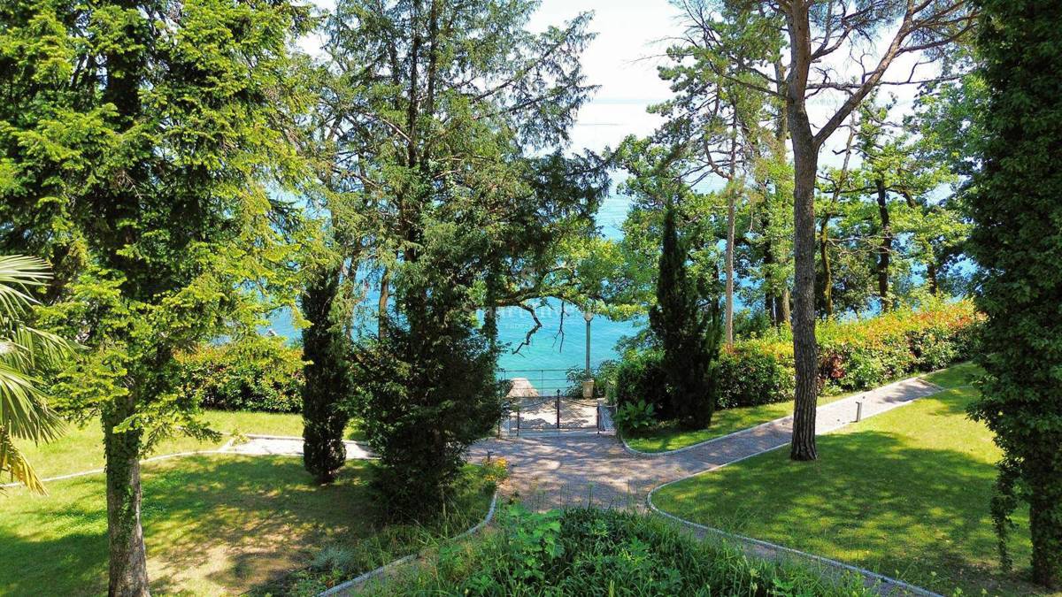 ABBAZIA, villa austro-ungarica ristrutturata fronte mare