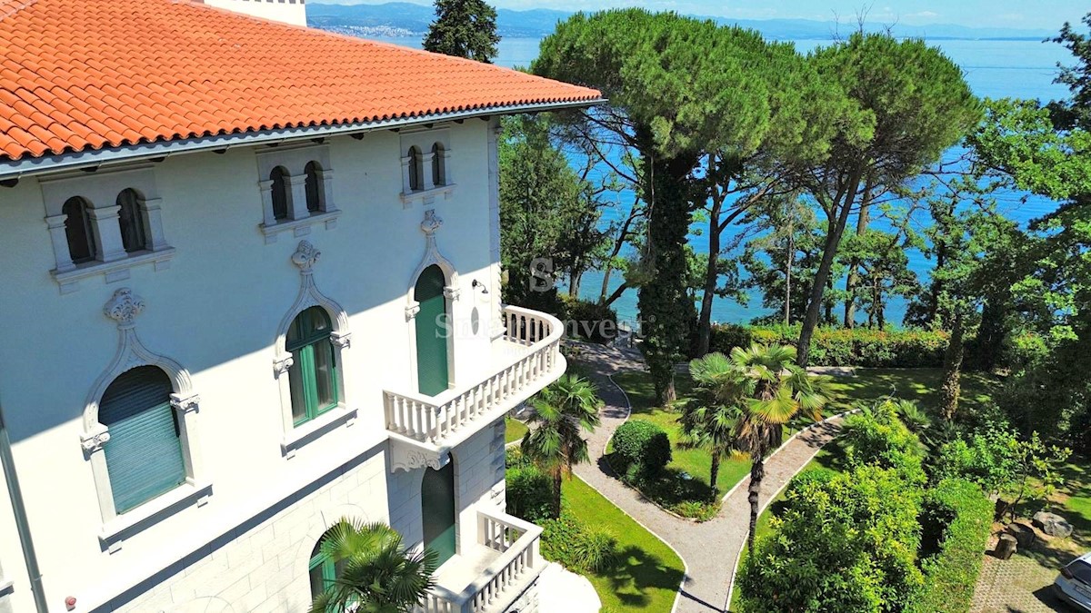 ABBAZIA, villa austro-ungarica ristrutturata fronte mare