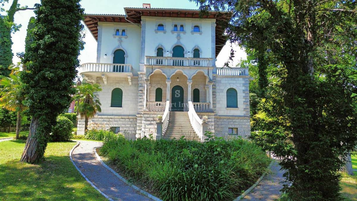 ABBAZIA, villa austro-ungarica ristrutturata fronte mare